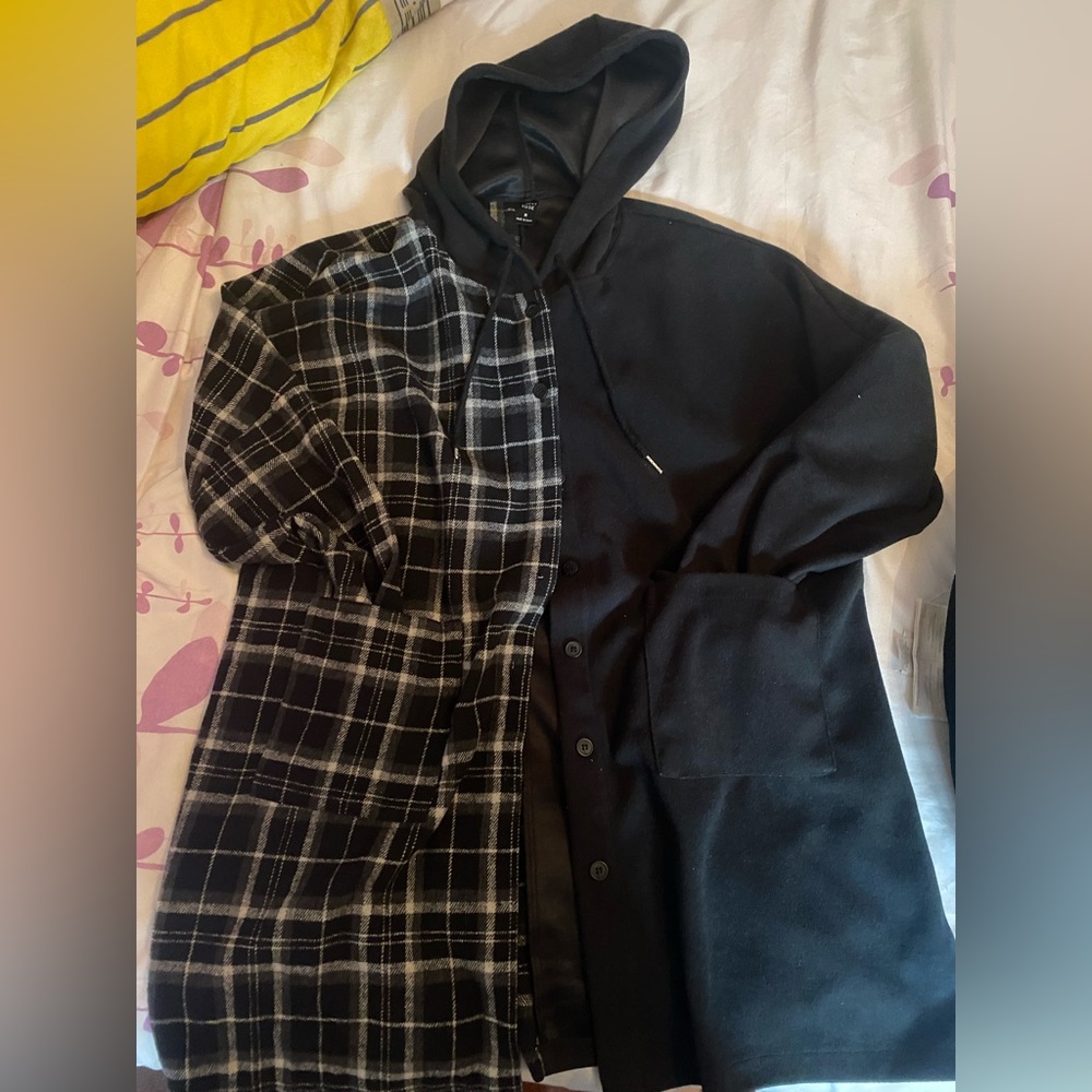 Oversized button down duo over coat with a hood and two pockets